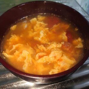 トマトと玉ねぎと卵のコンソメスープ